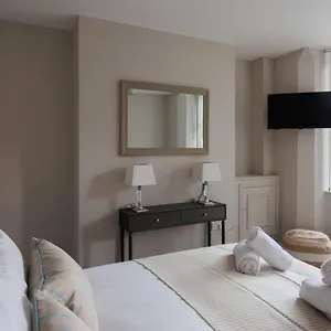 Luxury Studio In The Sleeps 2 Holiday home