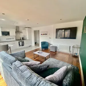 Amazing City Centre 1 Bedroom With Balcony Lgbtq Friendly Apartment